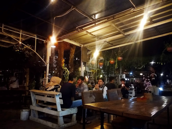 Santai di Cafe Borneo: Tempat Kopi Favorit Warga Cilacap